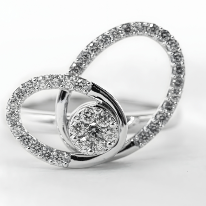 Oval 14K White Gold 0.55 Carat Diamond Spinner Ring